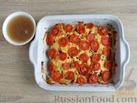 Фото приготовления рецепта: Куриное филе, запечённое с грибами, помидорами и сыром - шаг №14
