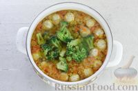 Фото приготовления рецепта: Суп с овощами, шпинатом и фрикадельками из мясного фарша с кунжутом - шаг №15