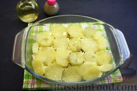 Фото приготовления рецепта: Картофель, запечённый с брынзой и яично-молочной заливкой - шаг №9