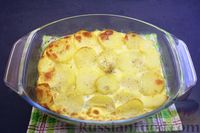 Фото приготовления рецепта: Картофель, запечённый с брынзой и яично-молочной заливкой - шаг №13
