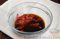 Фото приготовления рецепта: Свиные рёбра, запечённые в остром томатно-соевом маринаде - шаг №2