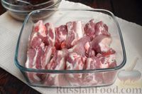 Фото приготовления рецепта: Свиные рёбра, запечённые в остром томатно-соевом маринаде - шаг №3
