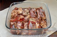 Фото приготовления рецепта: Свиные рёбра, запечённые в остром томатно-соевом маринаде - шаг №5