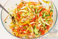 Фото приготовления рецепта: Хрустящий салат с пекинской капустой, огурцом и сладким перцем - шаг №7