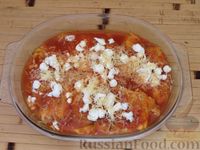 Фото приготовления рецепта: Куриные отбивные, запечённые с томатным соусом и сыром - шаг №16