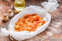 Фото приготовления рецепта: Хек, запечённый с кускусом и помидорами - шаг №7