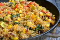 Фото приготовления рецепта: Киноа с овощами, кукурузой и шпинатом - шаг №14
