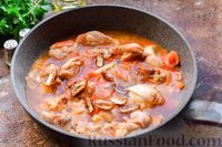 Фото приготовления рецепта: Курица, тушенная с финиками и овощами - шаг №9