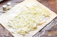 Фото приготовления рецепта: Рулетики из лаваша с печенью трески, свежим огурцом и сыром - шаг №10