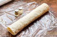 Фото приготовления рецепта: Рулетики из лаваша с печенью трески, свежим огурцом и сыром - шаг №12