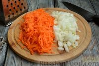 Фото приготовления рецепта: Запечённая скумбрия, фаршированная морковью и сладким перцем, под сыром - шаг №5