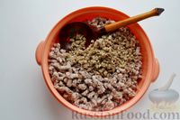 Фото приготовления рецепта: Рулет из фасоли и грецких орехов с морковно-яичной начинкой - шаг №8