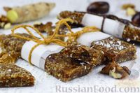 Фото к рецепту: Батончики из фиников с грецкими орехами, кокосовой стружкой и пряностями