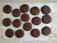 Фото приготовления рецепта: Постное шоколадное печенье с вареньем - шаг №10