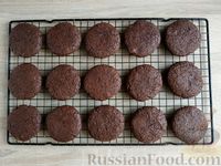 Фото приготовления рецепта: Постное шоколадное печенье с вареньем - шаг №11
