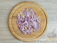 Фото приготовления рецепта: Картофельный салат с чечевицей, маринованными огурцами и луком - шаг №9