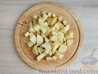 Фото приготовления рецепта: Картофельный салат с чечевицей, маринованными огурцами и луком - шаг №8