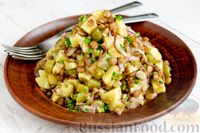 Фото приготовления рецепта: Картофельный салат с чечевицей, маринованными огурцами и луком - шаг №19