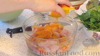 Фото приготовления рецепта: Курица с кукурузой и сладким перцем в томатно-сливочном соусе - шаг №1