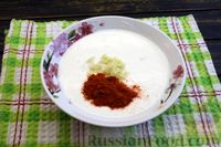 Фото приготовления рецепта: Жареное куриное филе в сметанно-горчичном соусе - шаг №11