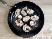 Фото приготовления рецепта: Рыба, тушенная с овощами и стручковой фасолью - шаг №6