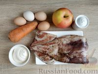 Фото приготовления рецепта: Слоёный салат с кальмарами, морковью, яблоками и яйцами - шаг №1