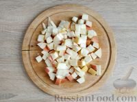 Фото приготовления рецепта: Слоёный салат с кальмарами, морковью, яблоками и яйцами - шаг №8