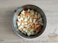Фото приготовления рецепта: Слоёный салат с кальмарами, морковью, яблоками и яйцами - шаг №11