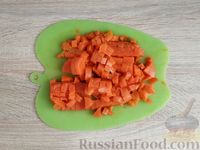 Фото приготовления рецепта: Слоёный салат с кальмарами, морковью, яблоками и яйцами - шаг №10