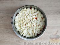Фото приготовления рецепта: Слоёный салат с кальмарами, морковью, яблоками и яйцами - шаг №18
