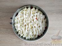 Фото приготовления рецепта: Слоёный салат с кальмарами, морковью, яблоками и яйцами - шаг №19