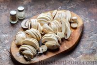 Фото приготовления рецепта: Картофельные ленивые вареники с жареными грибами и луком - шаг №4