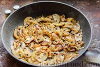Фото приготовления рецепта: Картофельные ленивые вареники с жареными грибами и луком - шаг №13