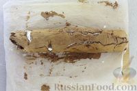 Фото приготовления рецепта: Шоколадный меренговый рулет со сливочно-сырным кремом - шаг №14