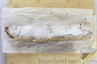 Фото приготовления рецепта: Шоколадный меренговый рулет со сливочно-сырным кремом - шаг №15