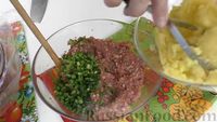 Фото приготовления рецепта: Лепёшки с картофельно-мясной начинкой - шаг №5