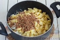 Фото приготовления рецепта: Щи из свежей капусты с гречкой - шаг №6