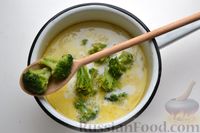 Фото приготовления рецепта: Куриный суп с брокколи, рисом, кукурузой и молоком - шаг №9