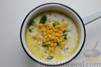 Фото приготовления рецепта: Куриный суп с брокколи, рисом, кукурузой и молоком - шаг №10