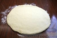 Фото приготовления рецепта: Киш  из песочного теста на сметане, с луково-сырной начинкой - шаг №15