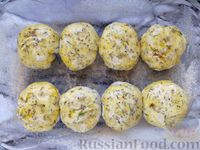 Фото приготовления рецепта: Пряные дрожжевые пирожки с ветчиной и маринованными грибами (в духовке) - шаг №16
