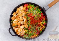 Фото приготовления рецепта: Кускус с курицей и овощами - шаг №7
