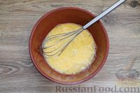 Фото приготовления рецепта: Закусочный сырный кекс с вяленой колбасой - шаг №2
