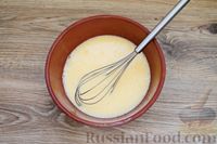 Фото приготовления рецепта: Закусочный сырный кекс с вяленой колбасой - шаг №4