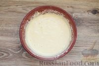 Фото приготовления рецепта: Закусочный сырный кекс с вяленой колбасой - шаг №6