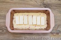 Фото приготовления рецепта: Закусочный сырный кекс с вяленой колбасой - шаг №10
