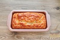 Фото приготовления рецепта: Закусочный сырный кекс с вяленой колбасой - шаг №12