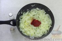 Фото приготовления рецепта: Фасоль, тушенная с луком и томатом в горшочках (в духовке) - шаг №5