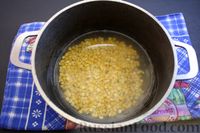 Фото приготовления рецепта: Луковые пампушки с горохом и свежей зеленью - шаг №2