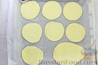Фото приготовления рецепта: Песочное печенье с сахарной глазурью и консервированными персиками - шаг №9